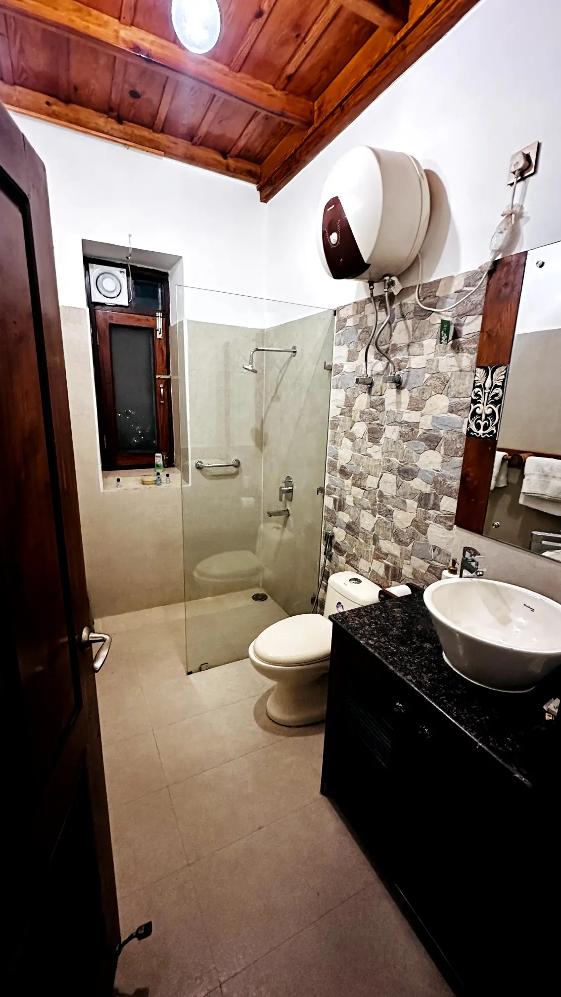 lyon mint bathroom at hotel Amber Himalayas