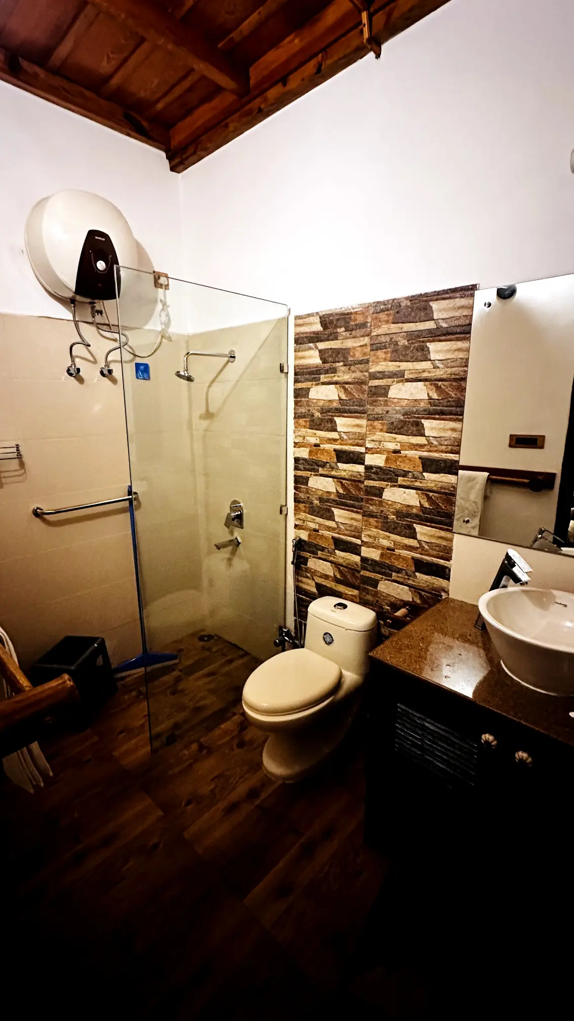 ocean teal bathroom at hotel Amber Himalayas